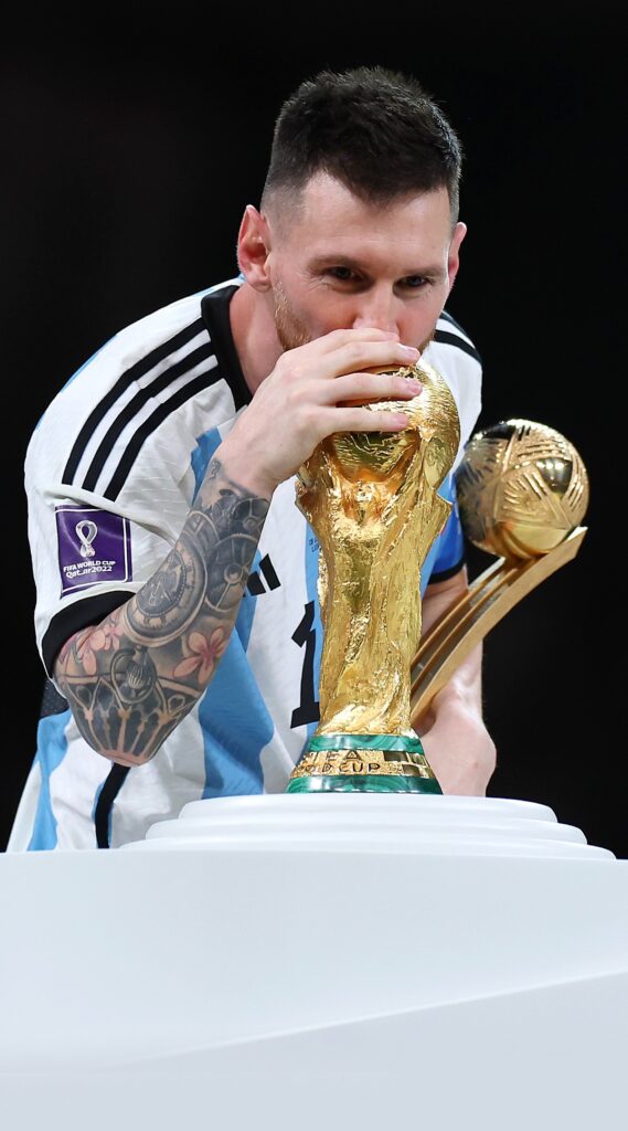 wp13400521 messi kissing the world cup